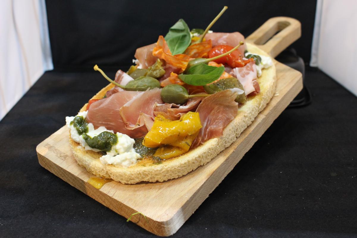 Photo de Bruschetta charcuterie italienne