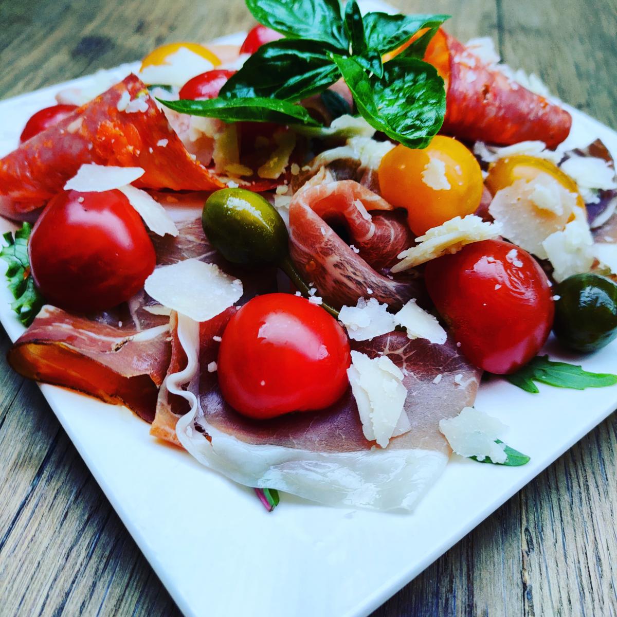 Photo de Assiette de charcuterie italienne