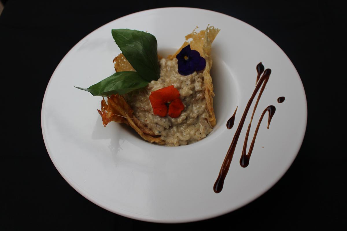Photo de Aux cèpes, à la crème de truffe et sa corolle de parmesan